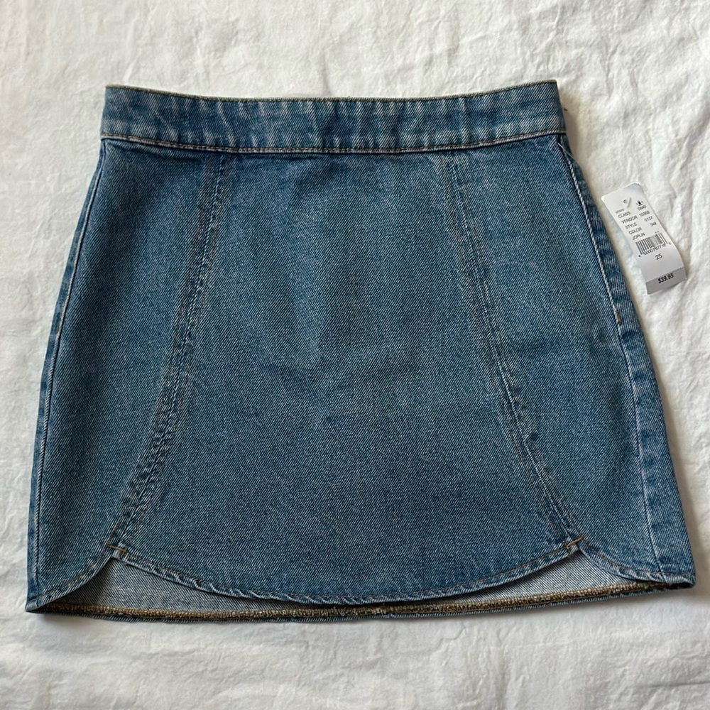 Pacsun low waisted denim miniskirt, scallopped bottom